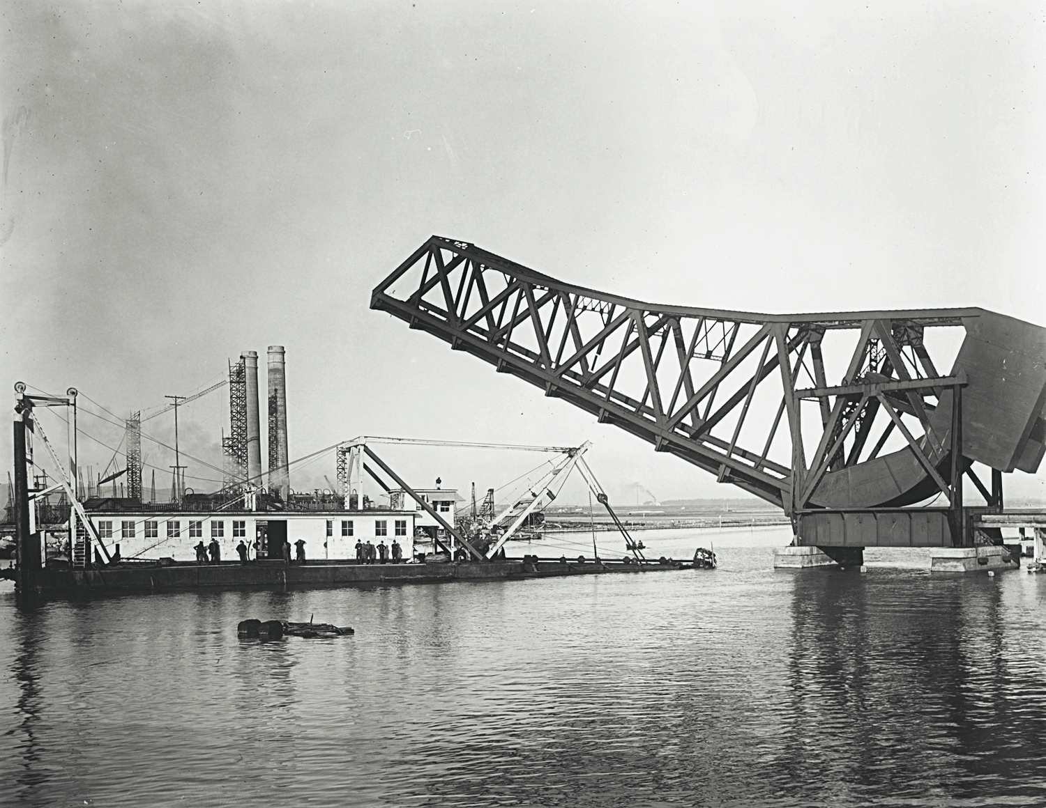 The bascule or Òjack-knifeÓ bridge for the Salt Lake Railroad was the first span to connect Long Beach and Terminal Island.