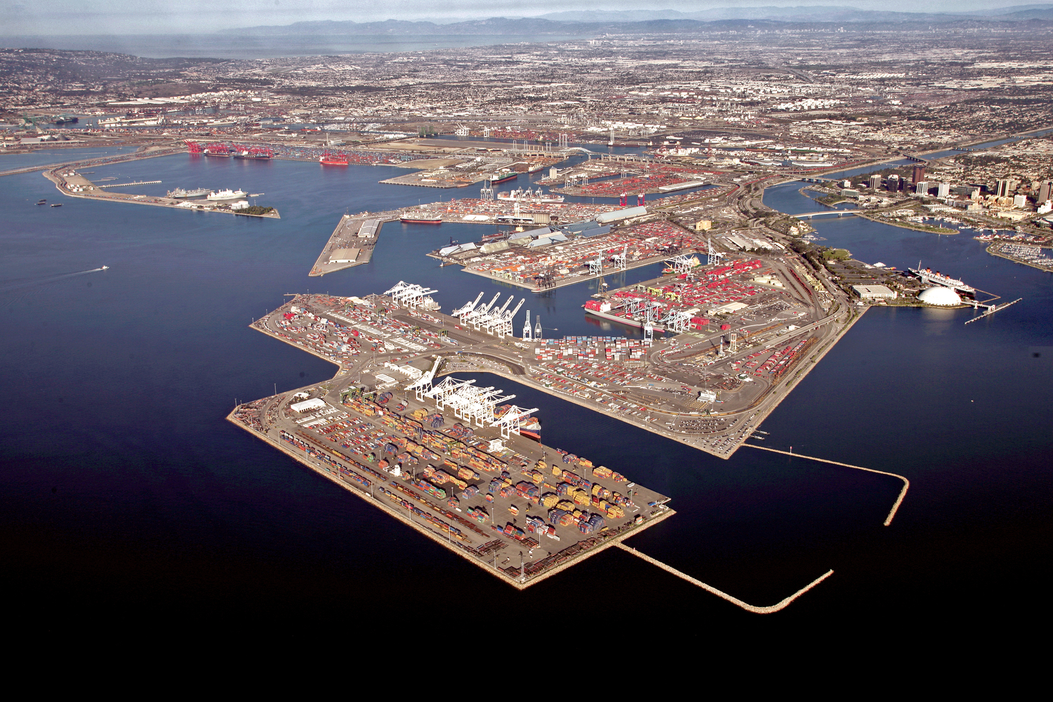 Aerial view of the Port looking northwest, 2005, the year the Port adopted its landmark Green Port Policy.